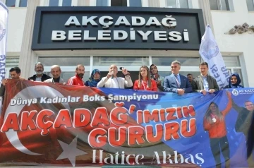 Şampiyon Akbaş, Akçadağ’da coşkuyla karşılandı
