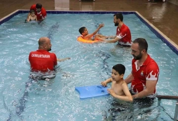 Şanlıurfa’da engelli çocuklar doyasıya eğlendi
