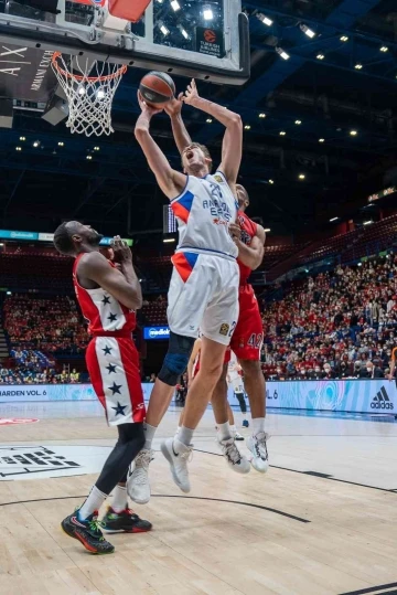 THY Euroleague: Olimpia Milano: 48 - Anadolu Efes: 64
