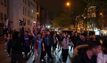 Trabzonspor taraftarı Taksim’e akın etti
