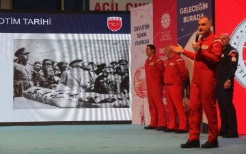 Türk Yıldızları pilotları gençlerle bir araya geldi
