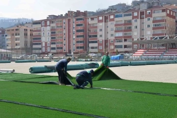 Türkeli İlçe Stadı yenileme çalışmaları tamamlanıyor
