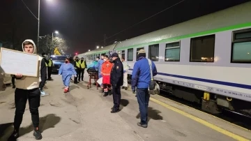 Ukrayna’daki kanser hastası çocuklar ameliyathaneli trenle Polonya’ya geldi
