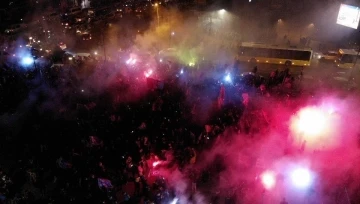 Üsküdar’da bordo-mavili taraftarların 38 yıl sonra gelen şampiyonluk sevinci
