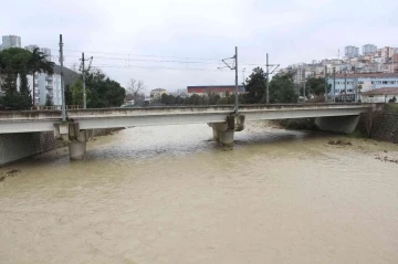 Yağmur ve eriyen kar akarsuları coşturdu
