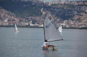 Yelken yarışlarında ödül heyecanı
